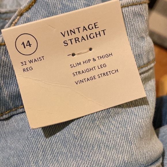 Women's High-Rise Vintage Straight Jeans -
Universal Thread™ Light Blue new - Picture 12 of 12